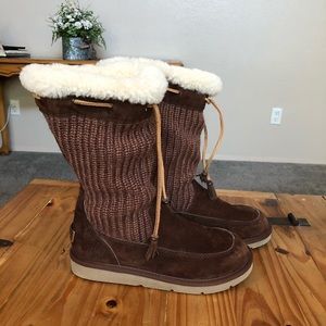 UGG Mid calf brown suede boots. Size 7